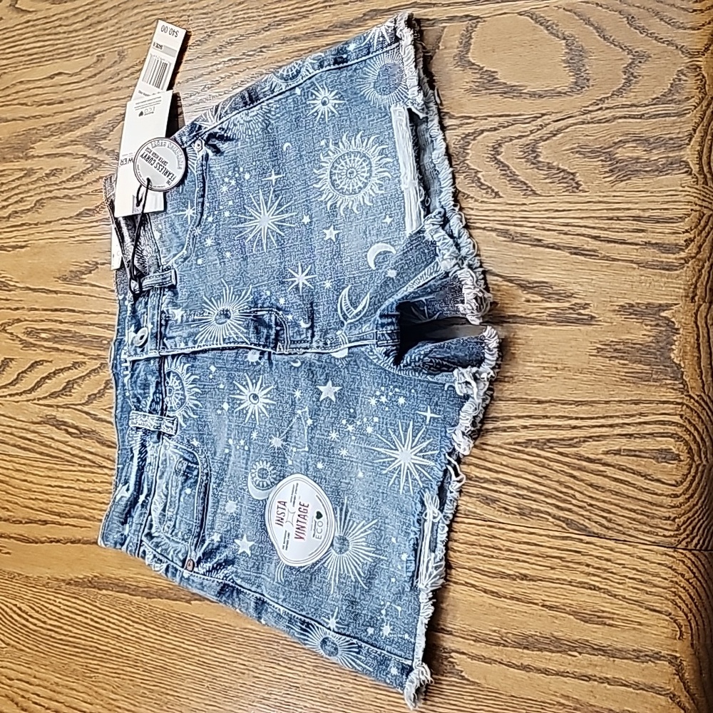 Wallflower shorts